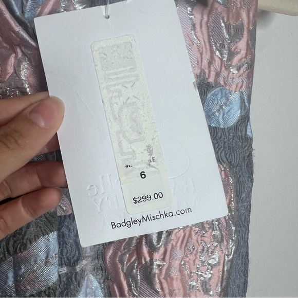 BADGLEY MISCHKA Darcy Maxi Dress in Dove. Size 6 - Picture 14 of 14